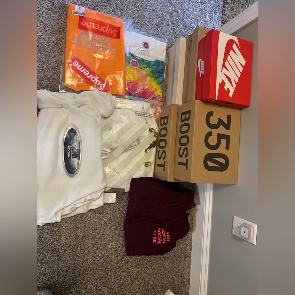 Off white, Nike, yeezy, supreme, assc